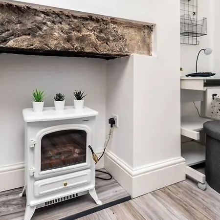 Hidden Gem Self Contained Studio Leeds Ls6 *
