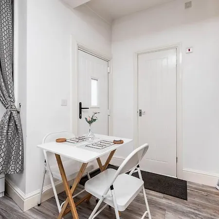 Hidden Gem Self Contained Studio Leeds Ls6 شقة ليدز